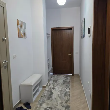 Prima Apartment *