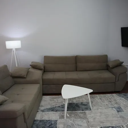 Prima Apartment *